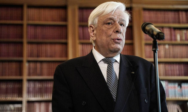 Κορονοϊός: Τηλεφωνική επικοινωνία Προκόπη Παυλόπουλου - Αρχιεπισκόπου Αμερικής Ελπιδοφόρου