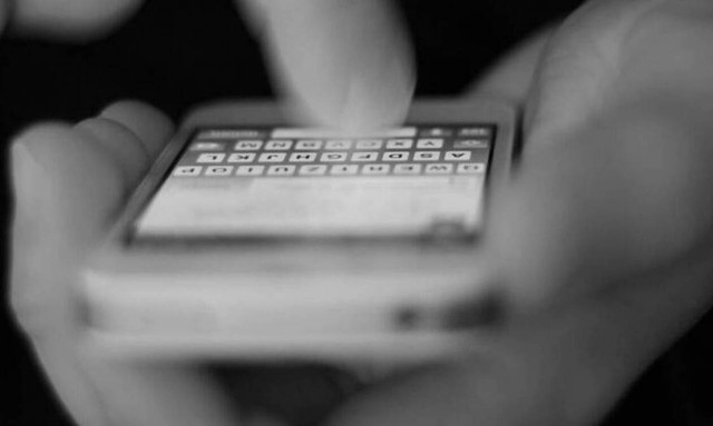 Απαγόρευση κυκλοφορίας 13033: Πώς θα στείλετε μήνυμα - Οι ρυθμίσεις στα κινητά που πρέπει να κάνετε 