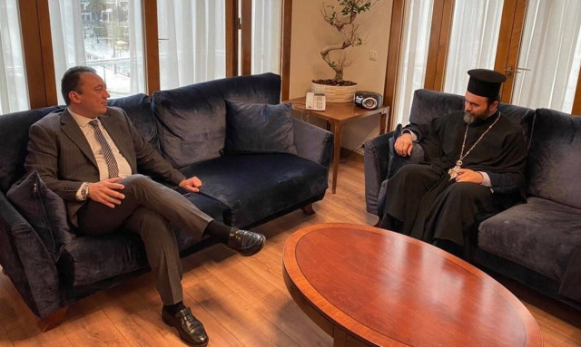 Κορονοϊός: Τι θα γίνει με το Άγιο Φως - Θα έρθει στην Ελλάδα;