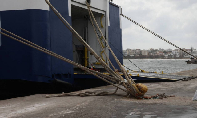 Απαγορευτικό απόπλου: Δεμένα τα πλοία σε Πειραιά, Ραφήνα και Λαύριο
