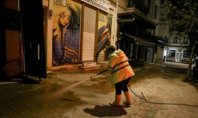 Κορονοϊός: Η διασκευή τραγουδιού του Ζαμπέτα που… σαρώνει (vid)