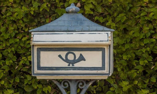 Ο ταχυδρόμος τους χτύπησε την πόρτα - Έπαθαν σοκ όταν κοίταξαν την κάμερα