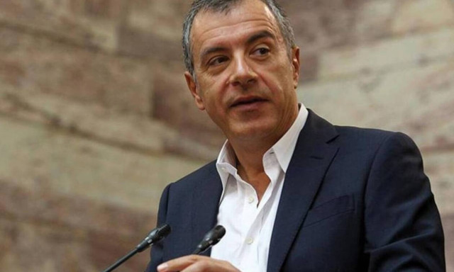 Κορονοϊός: Η κόρη του Σταύρου Θεοδωράκη ξύρισε το κεφάλι του πατέρα της – Δείτε το βίντεο