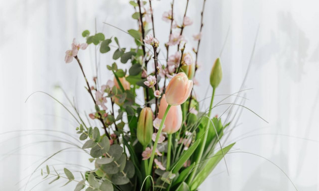 Πώς θα διατηρήσετε τα λουλούδια στο βάζο φρέσκα για περισσότερο