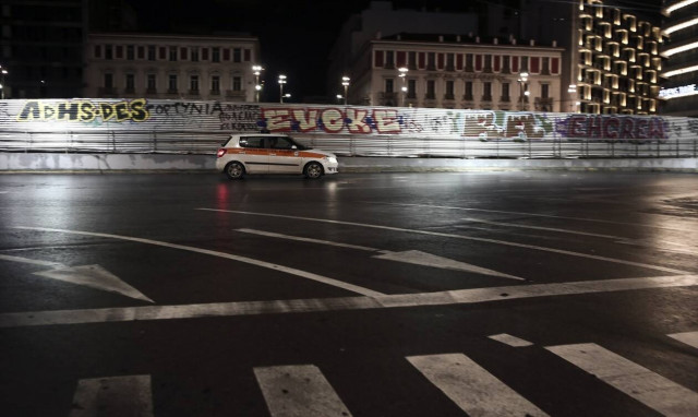 Απαγόρευση κυκλοφορίας: Κιάλια νυχτερινής όρασης, drones, μπάρες νερού - Το σχέδιο για τα μπλόκα