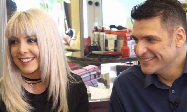 Χρήστος Αντωνιάδης: Η σύζυγός του τον κούρεψε live στην εκπομπή της Καινούργιου (vid &pics)