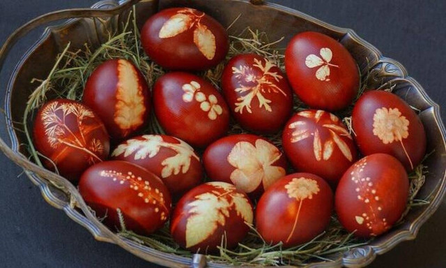 Έτσι θα βάψεις με οικολογικό τρόπο τα αυγά σου