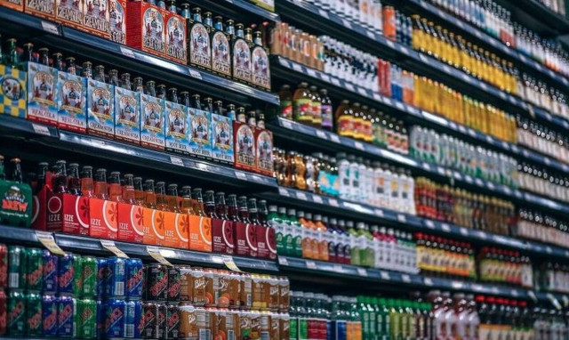 Κορονοϊός: Φρίκη σε σούπερ μάρκετ - Δείτε τι την έπιασαν να κάνει