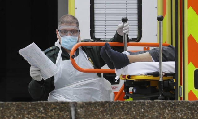 Κορονοϊός - Χαραμάδα ελπίδας στην Ισπανία: Καταγράφηκε μείωση στους ημερήσιους θανάτους