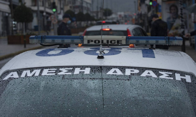 Θεσσαλονίκη: Ληστεία με όπλο και... χειρουργική μάσκα (vid)