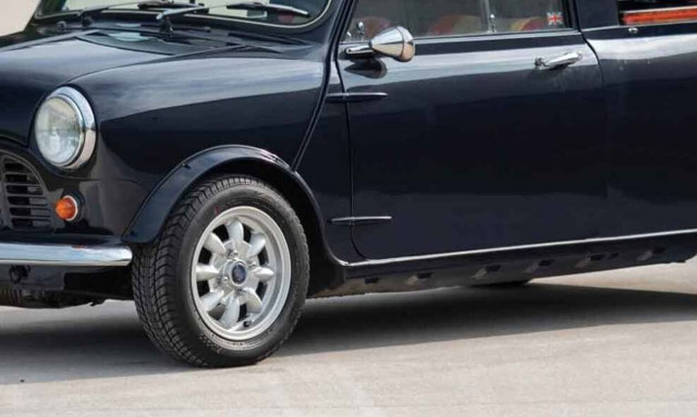 Έχεις δει πιο περίεργο αυτοκίνητο από αυτό;