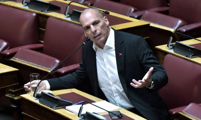 Κορονοϊός: Ο Βαρουφάκης «έσπασε» την καραντίνα και πήγε για... Πάσχα στην Αίγινα