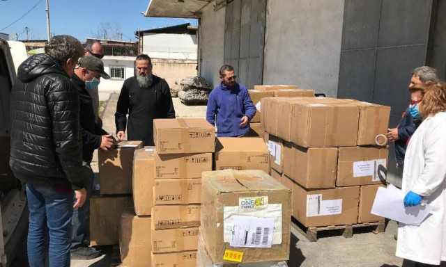 Η Εκκλησία της Ελλάδος παρέδωσε υγειονομικό υλικό αξίας 300.000 ευρώ στο υπουργείο Υγείας