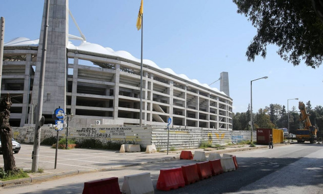 Κορονοϊός - Βίντεο: Πήγε να δει το γήπεδο της ΑΕΚ, «έφαγε» πρόστιμο και τα… έριξε στη γυναίκα του