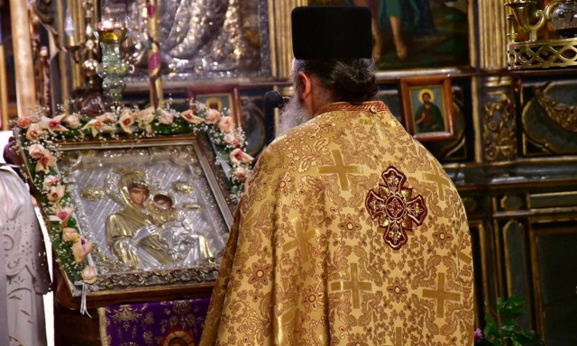 Κορονοϊός - Μητροπολίτης Ναυπάκτου: «Μείνετε σπίτι για να μην γίνουμε Νέα Υόρκη με ομαδικούς τάφους»