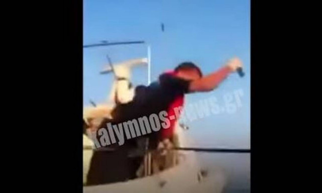 Βίντεο ντοκουμέντο: Τούρκοι λιμενικοί χτυπούν μετανάστες μέσα σε βάρκα