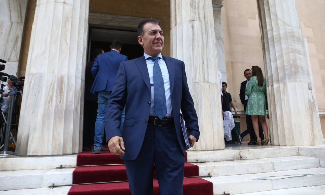 Βρούτσης: Ομπρέλα προστασίας για 8.500 μακροχρόνια άνεργους