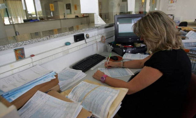 Κορονοϊός: «Τσουχτερά» πρόστιμα για επιχειρήσεις που απασχολούν εργαζόμενους με αναστολή σύμβασης