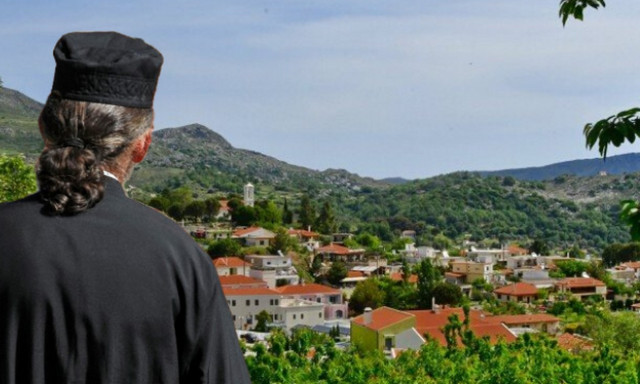 Όλη η αλήθεια για τον ιερέα που νίκησε τον κορονoϊό!  