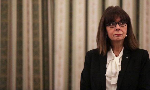 Greek president praises Tsiodras’ choice of words about Roma during his briefing