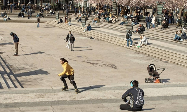 Κορονοϊός: Η Σουηδία αρνείται το lockdown με κάθε τρόπο - Λειτουργεί τελικά η στρατηγική της;