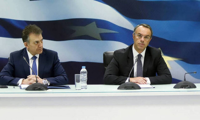 Σύσκεψη Σταϊκούρα - Βρούτση: Προ των πυλών νέα διεύρυνση των δικαιούχων των 800 ευρώ