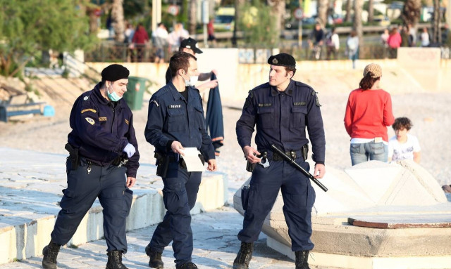 Απαγόρευση κυκλοφορίας: Σε ποιες περιοχές παρατείνονται τα αυστηρά μέτρα