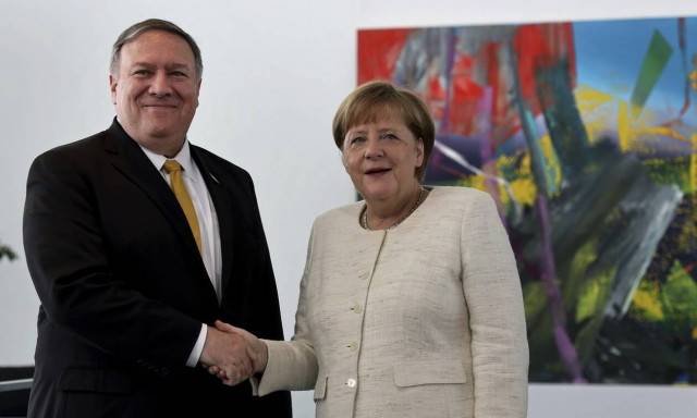 Κορονοϊός: Ο Πομπέο επαινεί την Μέρκελ για τη στάση της στην κρίση - Νέα «καρφιά» κατά της Κίνας