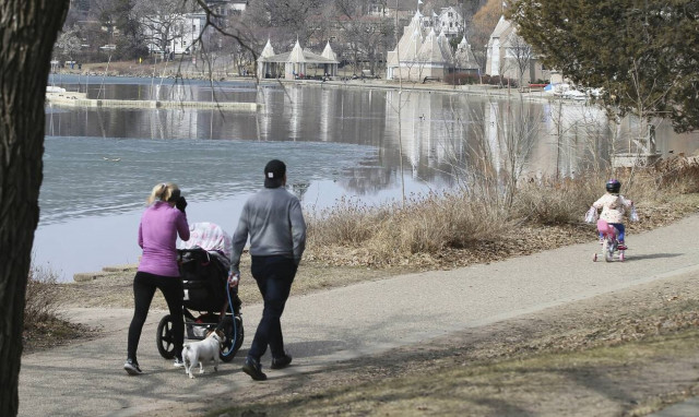 Κορονοϊός – Καναδάς: Στους 734 οι νεκροί - On line καταγγελίες για όσους παραβιάζουν τα μέτρα