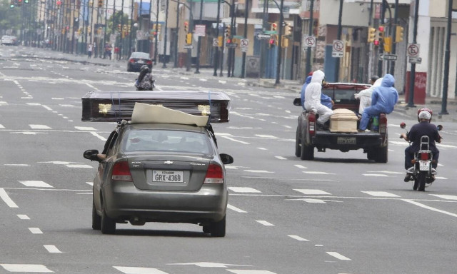 Κορονοϊός: Φρίκη στον Ισημερινό - Πάνω από 700 πτώματα απομακρύνθηκαν από σπίτια