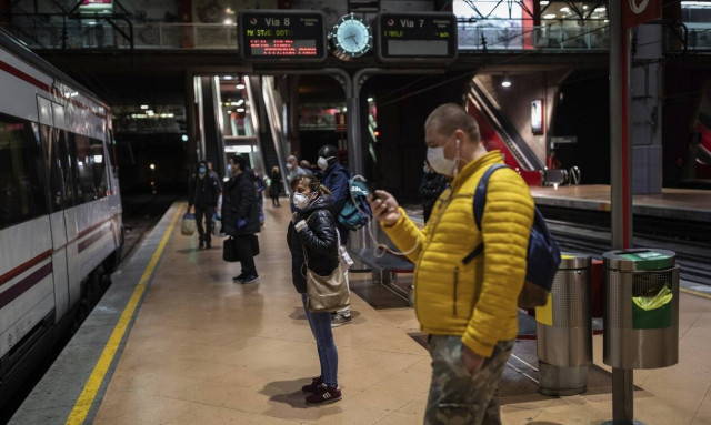 Κορονοϊός Ισπανία: Μάσκες, θερμόμετρα για τους Ισπανούς που επιστρέφουν σταδιακά στις δουλειές τους