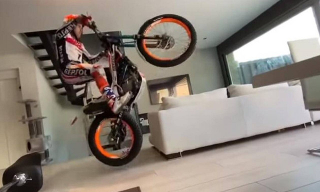 #μενουμεσπιτι: Αυτός είναι ο πιο ιδιαίτερος τρόπος για να περάσει κανείς την καραντίνα του κορονοϊού