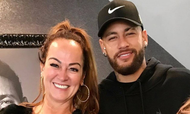 H μητέρα του Νεϊμάρ έχει σχέση με 22χρονο (pics)
