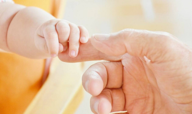 Θεσσαλονίκη: Σε θάλαμο απομόνωσης τα δύο βρέφη με κορονοϊό – Τι θεραπεία ακολουθείται