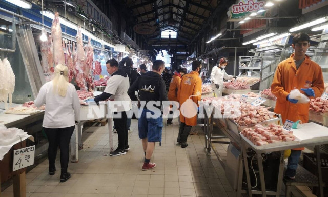 Κορονοϊός - Ρεπορτάζ Newsbomb.gr στη Βαρβάκειο: Χαμηλές τιμές, πεσμένη η κίνηση των καταναλωτών
