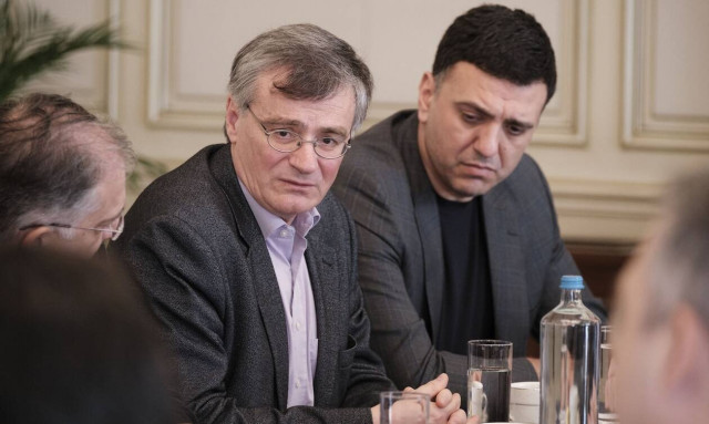 Δημοσκόπηση: Πώς αξιολογούν οι Έλληνες τους χειρισμούς της κυβέρνησης-Τι θα κάνουν μετά το lockdown