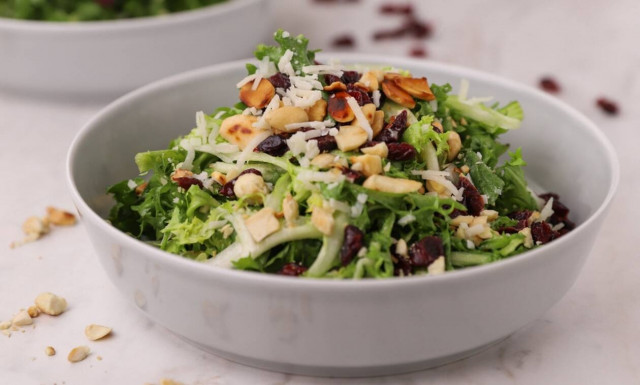 Η συνταγή της ημέρας: Σαλάτα με λεμόνι και cranberries