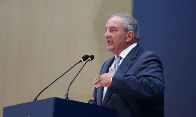 Αγνώριστος ο Κώστας Καραμανλής: Δείτε τον αδυνατισμένο στα γενέθλια της Νατάσας (pic)