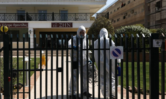 Κορονοϊός: Τι συμβαίνει σε γηροκομεία και οικισμούς Ρομά; Συναγερμός για τις υγειονομικές βόμβες