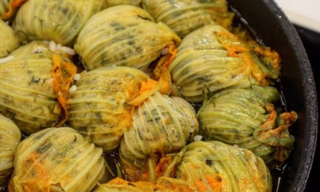 Πεντανόστιμη συνταγή: Κολοκυθοανθοί γεμιστοί