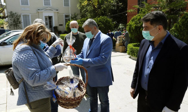 Ο Περιφερειάρχης Αττικής Γ. Πατούλης παρέδωσε υγειονομικό υλικό για τις ανάγκες του ασύλου Ανιάτων