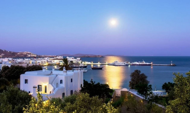 Κορονοϊός: Επιστρέφει στην Μύκονο η Αγιογράφος - Το μήνυμά της σε γιατρούς και νοσηλευτές