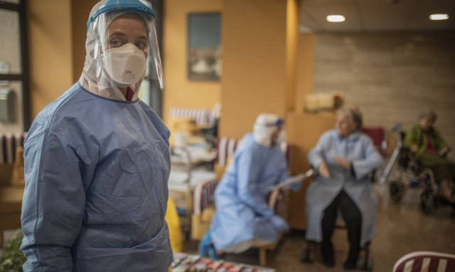 Κορονοϊός - Έλληνας καθηγητής: Θα παραμείνει ίσως και μετά το 2022 σαν δεύτερη γρίπη 