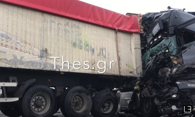 Σοκαριστικές εικόνες: Τροχαίο με νταλίκες έξω από τη Θεσσαλονίκη