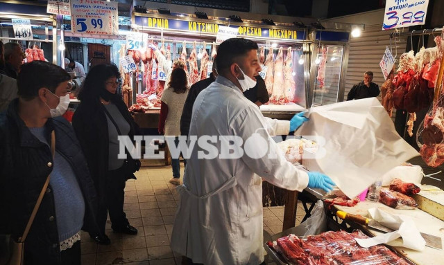 Κορονοϊός - Ρεπορτάζ Newsbomb.gr: Μεγάλη Τετάρτη στη Βαρβάκειο - Κίνηση, καλές τιμές και πειθαρχία