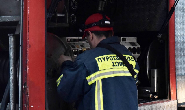 Θρίλερ στο Μενίδι: Άνδρας που έπεσε σε ρέμα ανασύρθηκε χωρίς τις αισθήσεις του