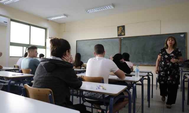 Κορονοϊός - Πέτσας: Αρχές Μαΐου ίσως ανοίξουν τα σχολεία και κάποια καταστήματα