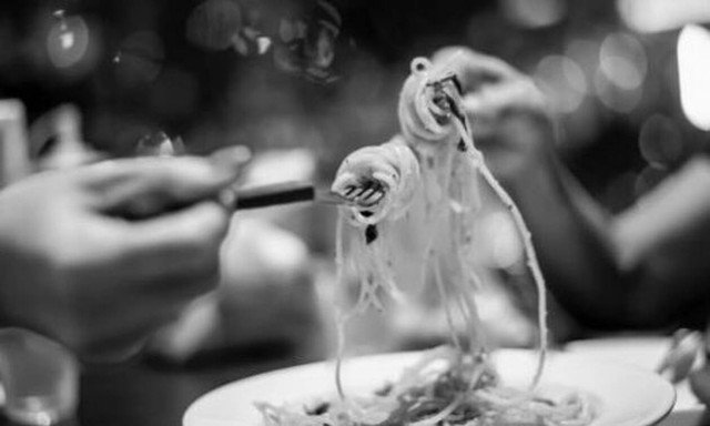 #Μένουμεσπίτι και στρώνουμε ένα μεγάλο τραπέζι που χωράει όλη την Ελλάδα!     