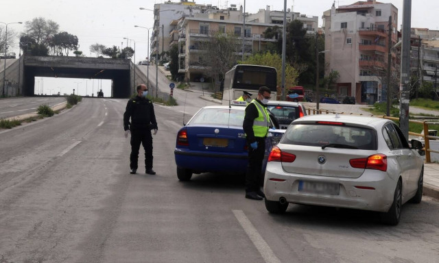 Κορονοϊός: Προσοχή! Μπλόκα για Επιτάφιο και Ανάσταση - Έφοδοι αστυνομικών σε σπίτια και εκκλησίες