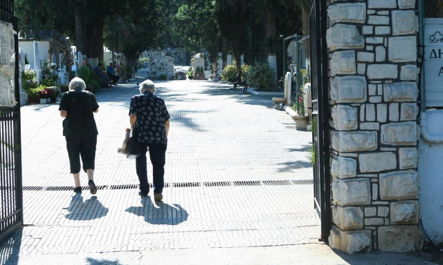 Πάτρα: Ραγίζει καρδιές μάνα 17χρονου που πέθανε – «Δεν θ’ άφηνα το καντήλι σβηστό»